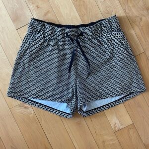 Lulu lemon pull on short with pockets size 6